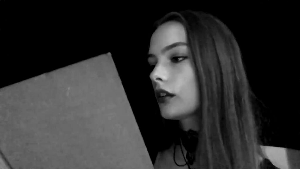 [ASMR] « Vampire takes care of you »