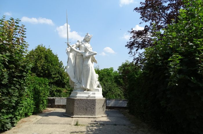 This incredible statue of Our Lady & Jeanne d’Arc